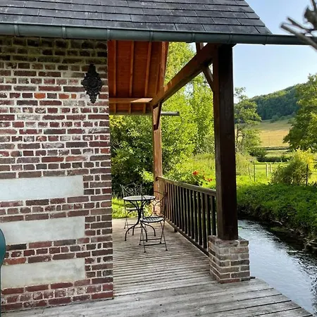 Du « lavoir » A 2 Pas De La *